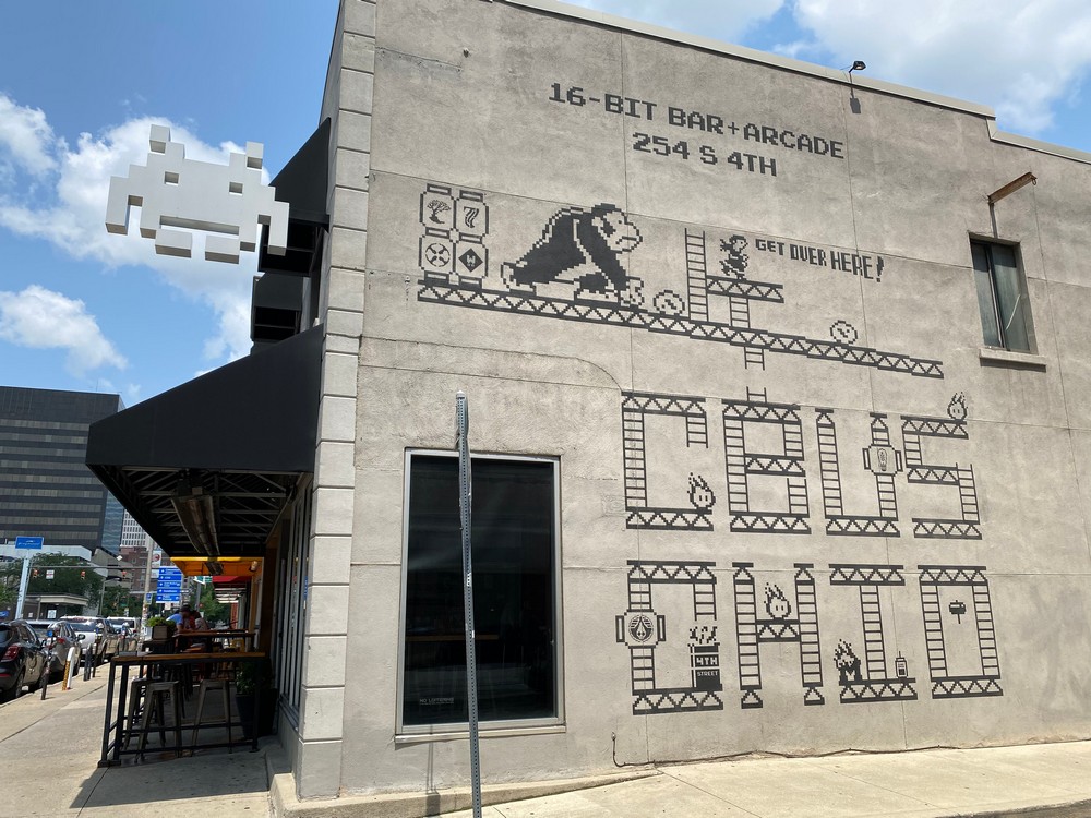 16-Bit Bar and Arcade