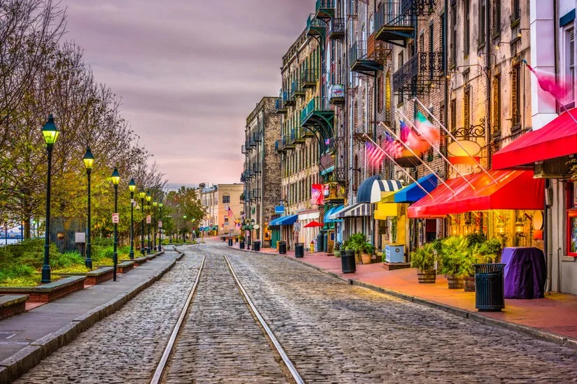 Explore the streets of Savannah (Savannah, GA)