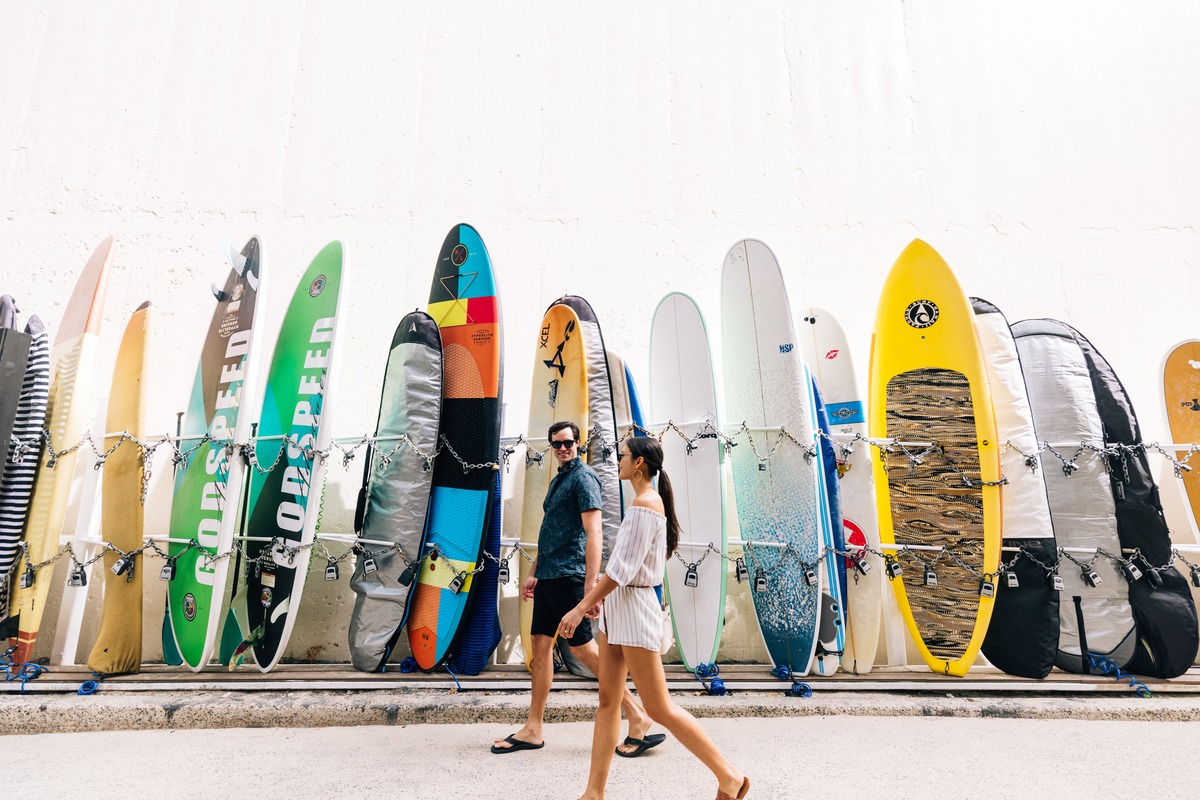 Shopping area at the resort kind of like an outdoor mall. - Picture of Hilton  Hawaiian Village Waikiki Beach Resort, Oahu - Tripadvisor