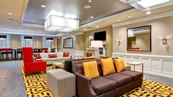 Hampton Inn & Suites Cincinnati – Downtown