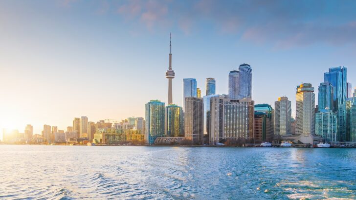 5 Best Neighbourhoods in Toronto for Immigrants in 2025 (You’ll Be Surprised by #4!)
