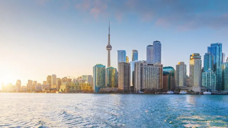 5 Best Neighbourhoods in Toronto for Immigrants in 2025 (You’ll Be Surprised by #4!)