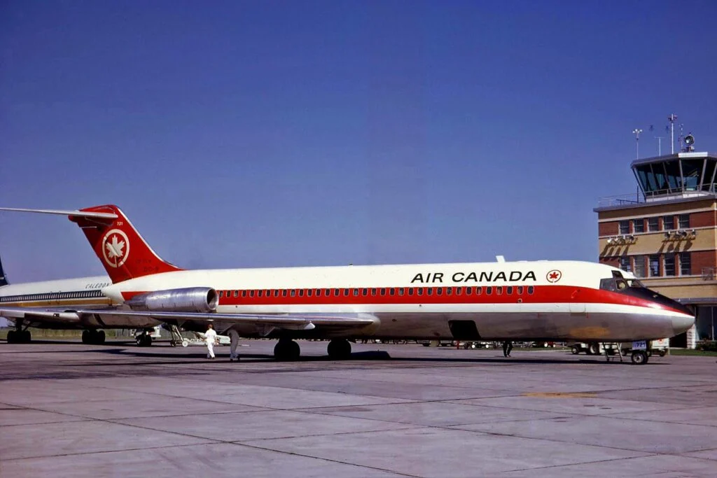 How to Find Discounts on Flights to Toronto