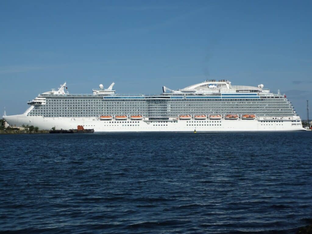 Royal Princess side view, Mainstream Cruise Ships